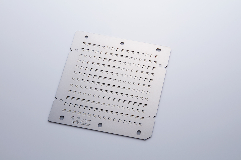 Union Tray ™ :<br />
Shipping trays for electronic components